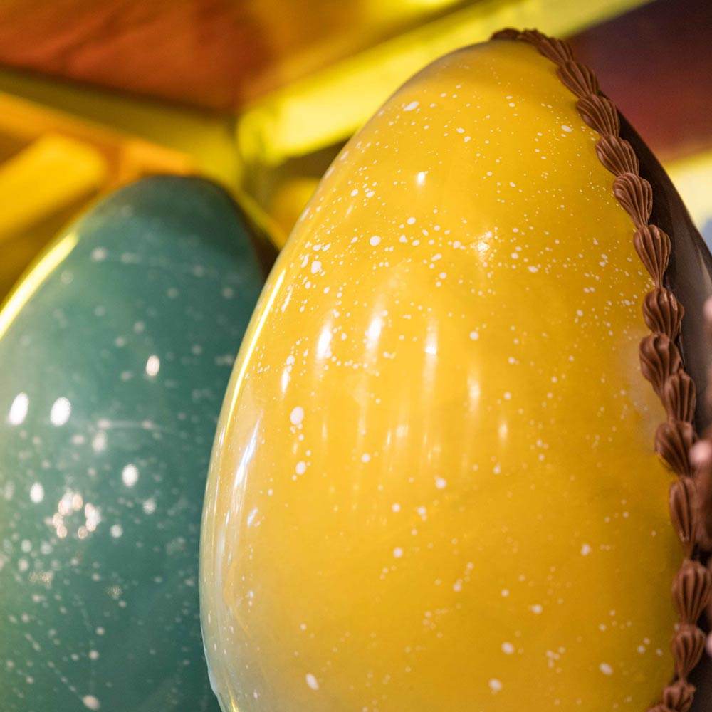 Huevo de Pascua Decorado Negro - 2,9Kg - nº4 - Bombonería Pons