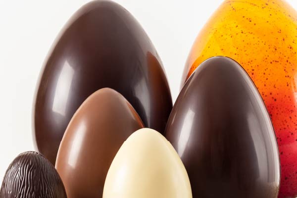 Cómo hacer huevos de chocolate de Pascua