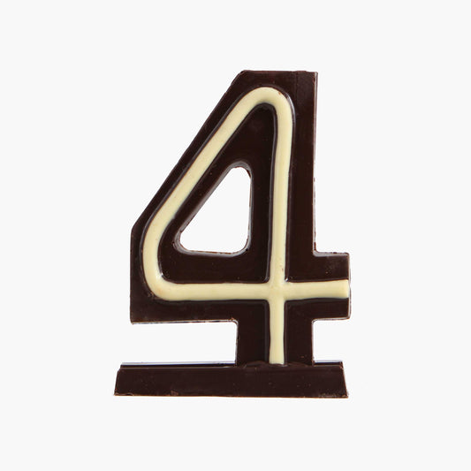 Vela de chocolate con el número 4