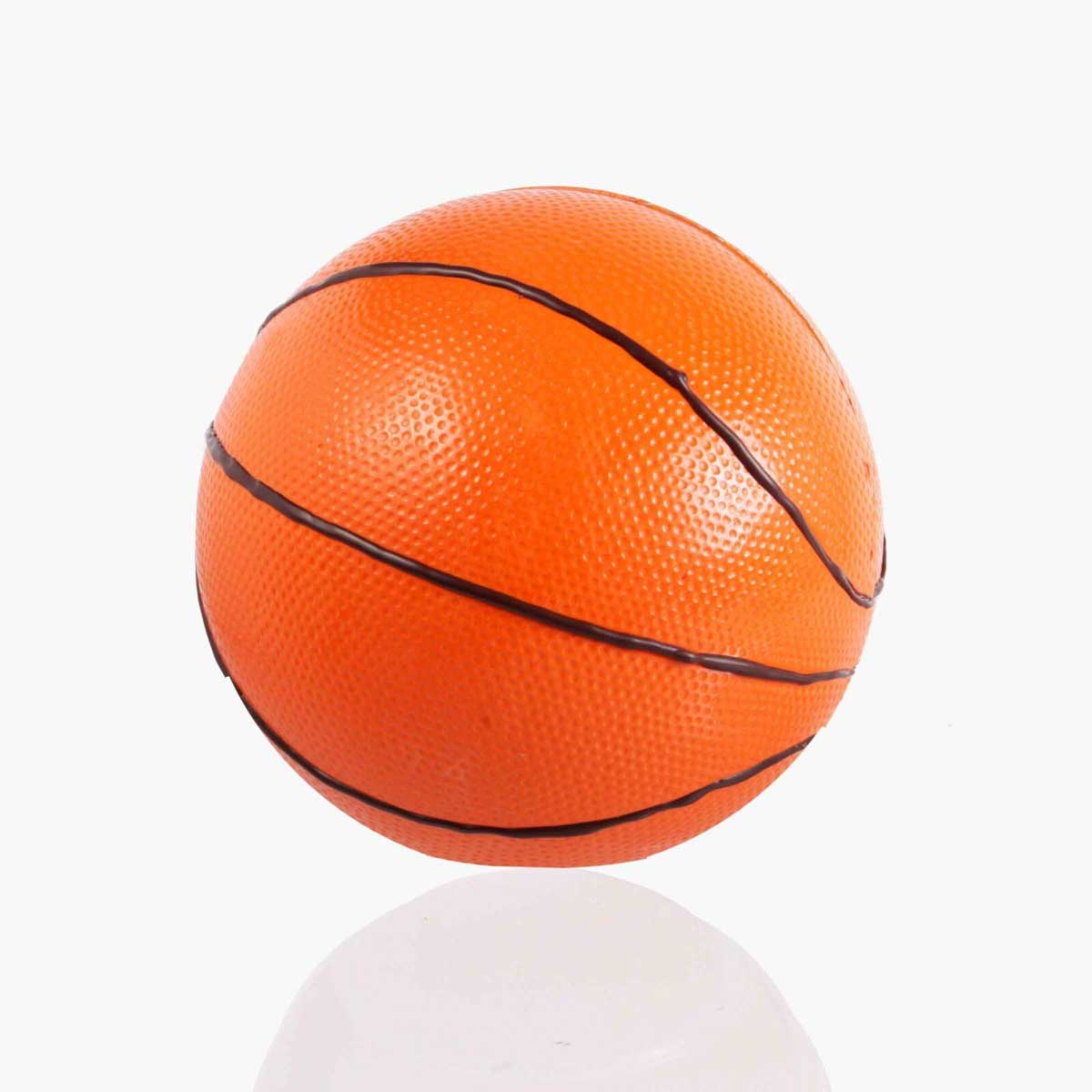 Mona de chocolate de una pelota de basquet 