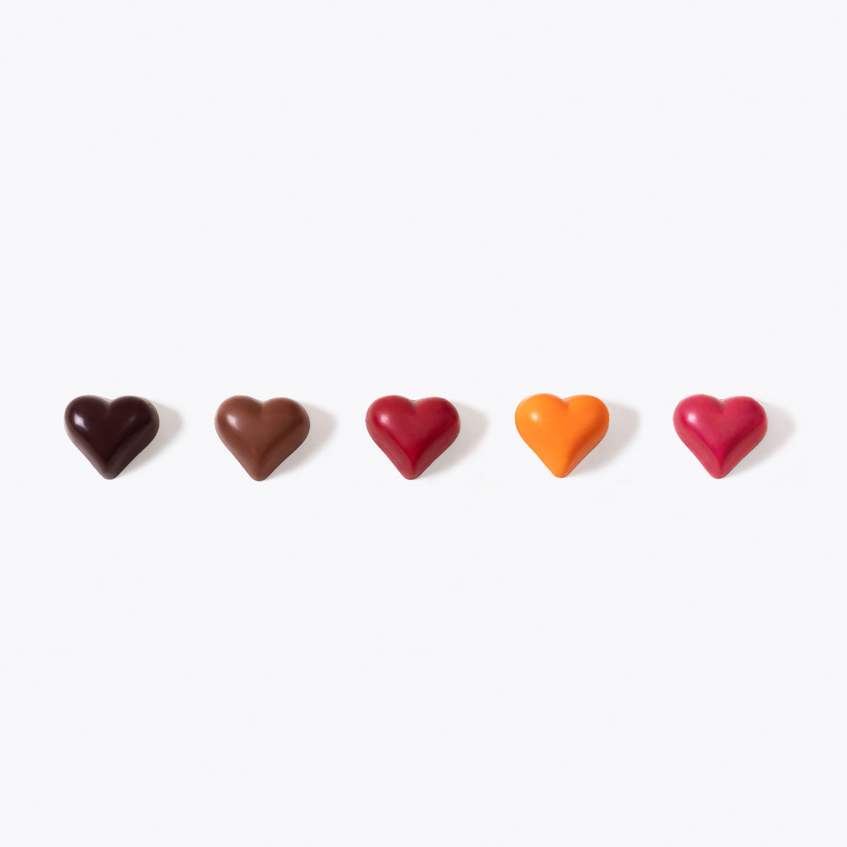 bombones de colores en forma de corazón